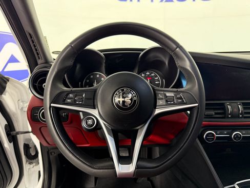 Used 2018 Alfa Romeo Giulia image 23