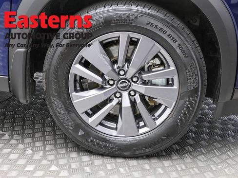 Used 2023 Nissan Pathfinder SV AWD/4WD image 34