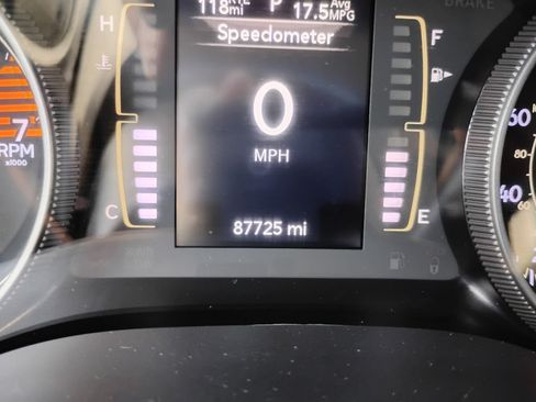 Used 2019 Jeep Cherokee Latitude Plus AWD/4WD image 9