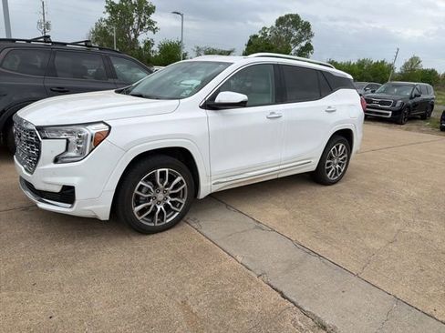 Used 2023 GMC Terrain Denali image 1