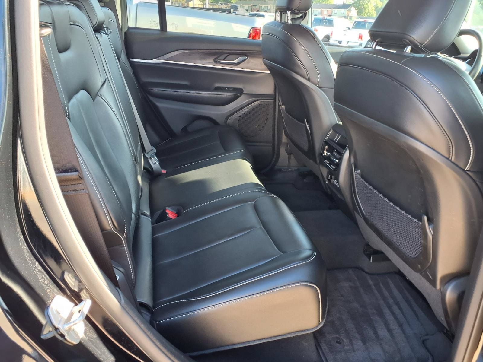 Used 2023 Jeep Grand Cherokee Limited AWD/4WD image 20