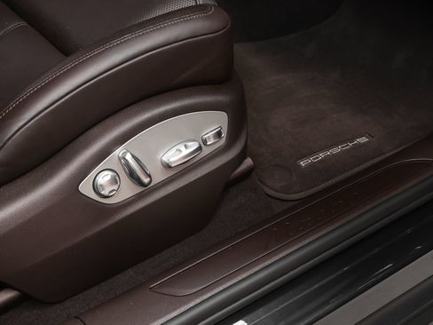 Certified 2019 Porsche Macan AWD/4WD image 16