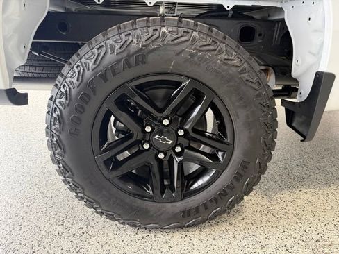 New 2026 Chevrolet Silverado 1500 Custom Trail Boss w/ LPO, Dark Essentials Package AWD/4WD image 25
