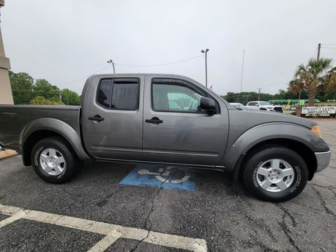 Used 2007 Nissan Frontier SE w/ SE Value Truck Pkg AWD/4WD image 13