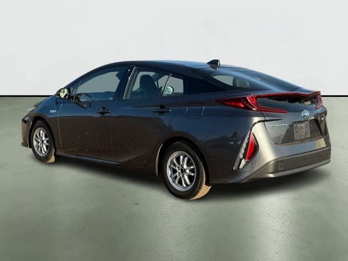 Used 2020 Toyota Prius Prime XLE image 3
