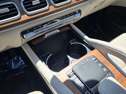 Used 2026 Mercedes-Benz GLS 450 4MATIC image 32