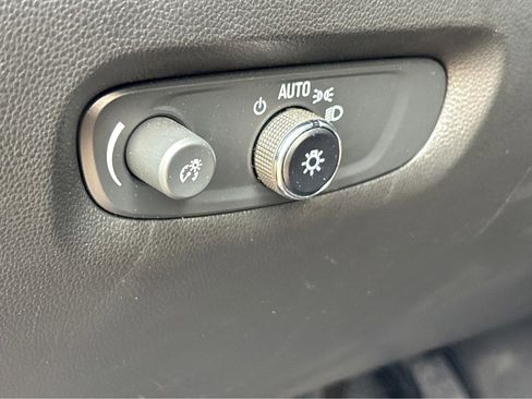 Used 2023 Chevrolet Traverse RS image 17