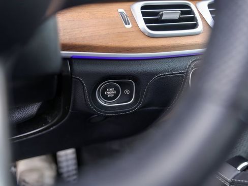 Used 2024 Mercedes-Benz GLS 580 4MATIC image 17