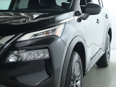 Used 2023 Nissan Rogue S image 5