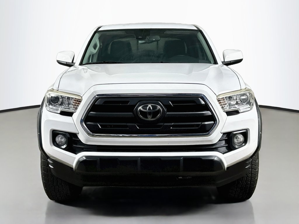Used 2019 Toyota Tacoma SR5 AWD/4WD image 2