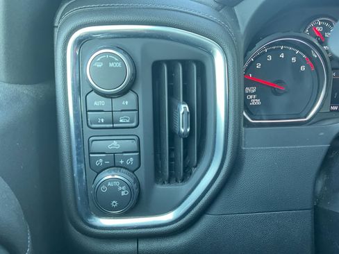 Used 2022 Chevrolet Silverado 1500 LT AWD/4WD image 17