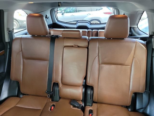 Used 2017 Toyota Highlander Limited Platinum FWD image 10