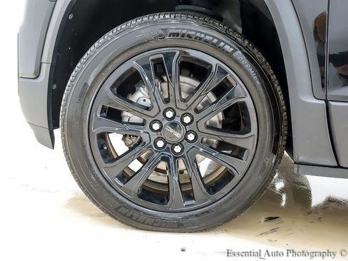 Used 2022 GMC Acadia SLE w/ Driver Convenience Package image 12