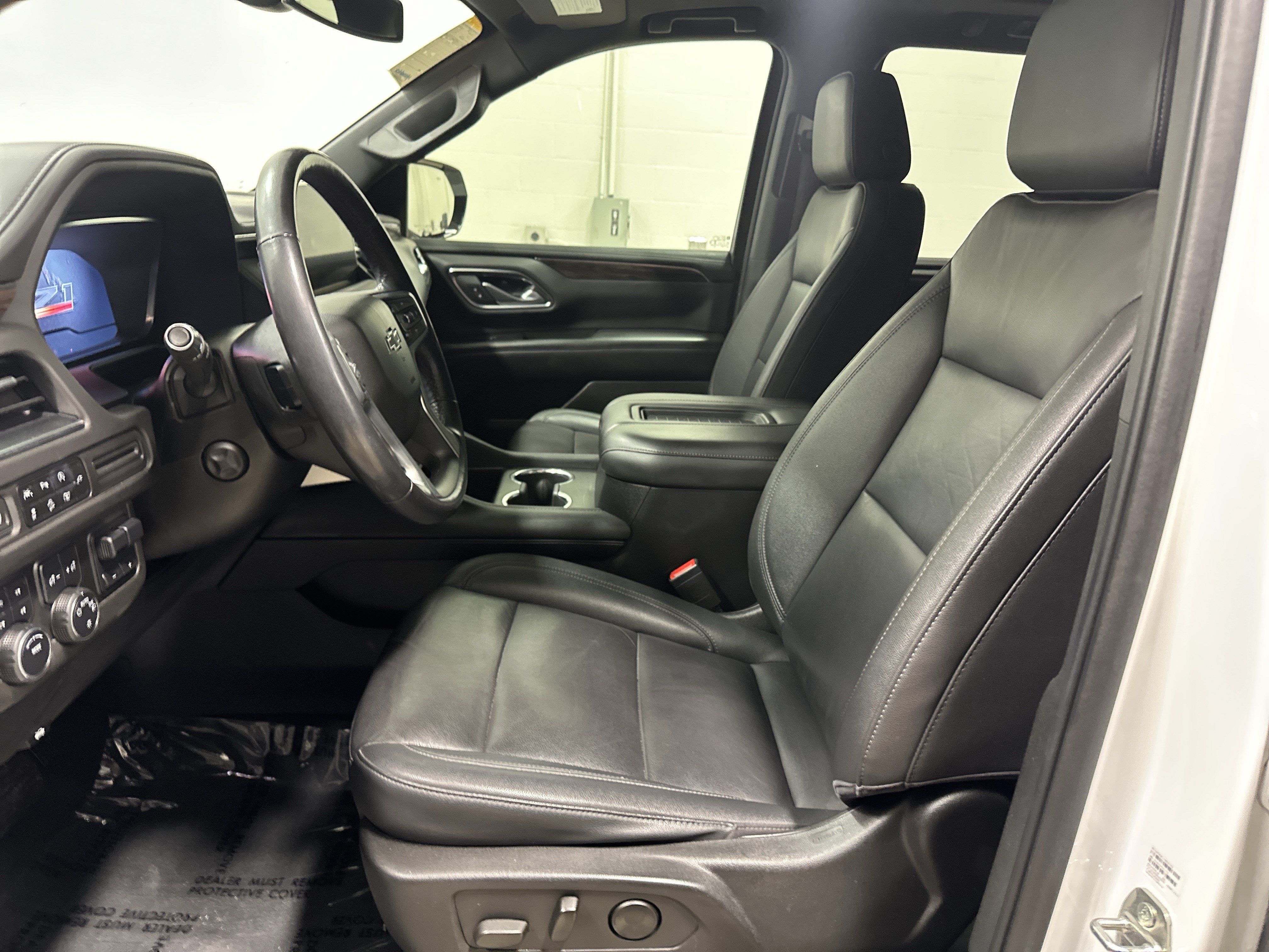 Used 2022 Chevrolet Tahoe Z71 w/ Luxury Package AWD/4WD image 16