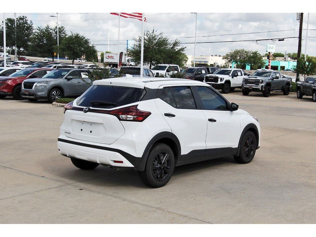 Used 2024 Nissan Kicks S FWD image 5