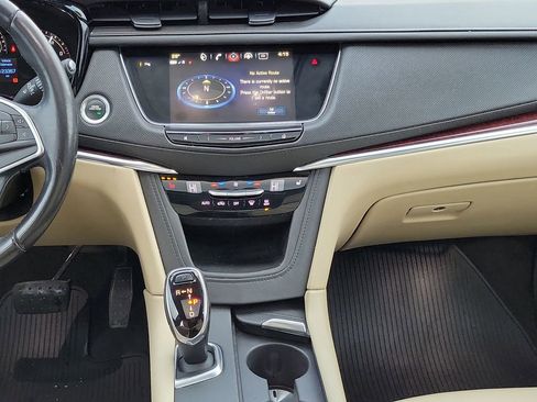 Used 2018 Cadillac XT5 Luxury w/ Driver Awareness Package image 31
