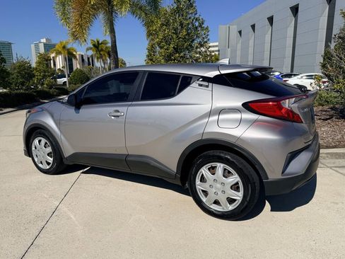 Used 2019 Toyota C-HR LE image 2