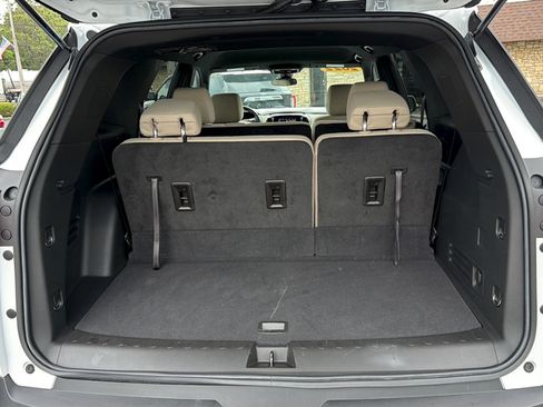 Used 2022 Chevrolet Traverse LS AWD/4WD image 9