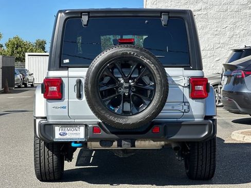 Used 2023 Jeep Wrangler Unlimited Sahara w/ Cold Weather Group AWD/4WD image 5
