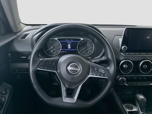 Used 2025 Nissan Sentra SV FWD image 17