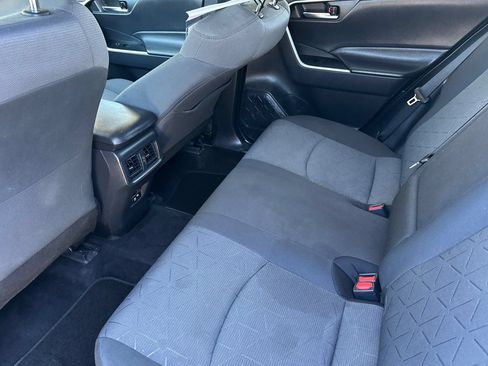 Used 2021 Toyota RAV4 XLE AWD/4WD image 18