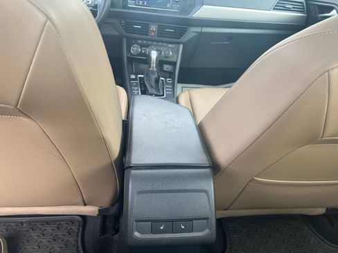 Used 2019 Volkswagen Jetta SE w/ Cold Weather Package FWD image 19
