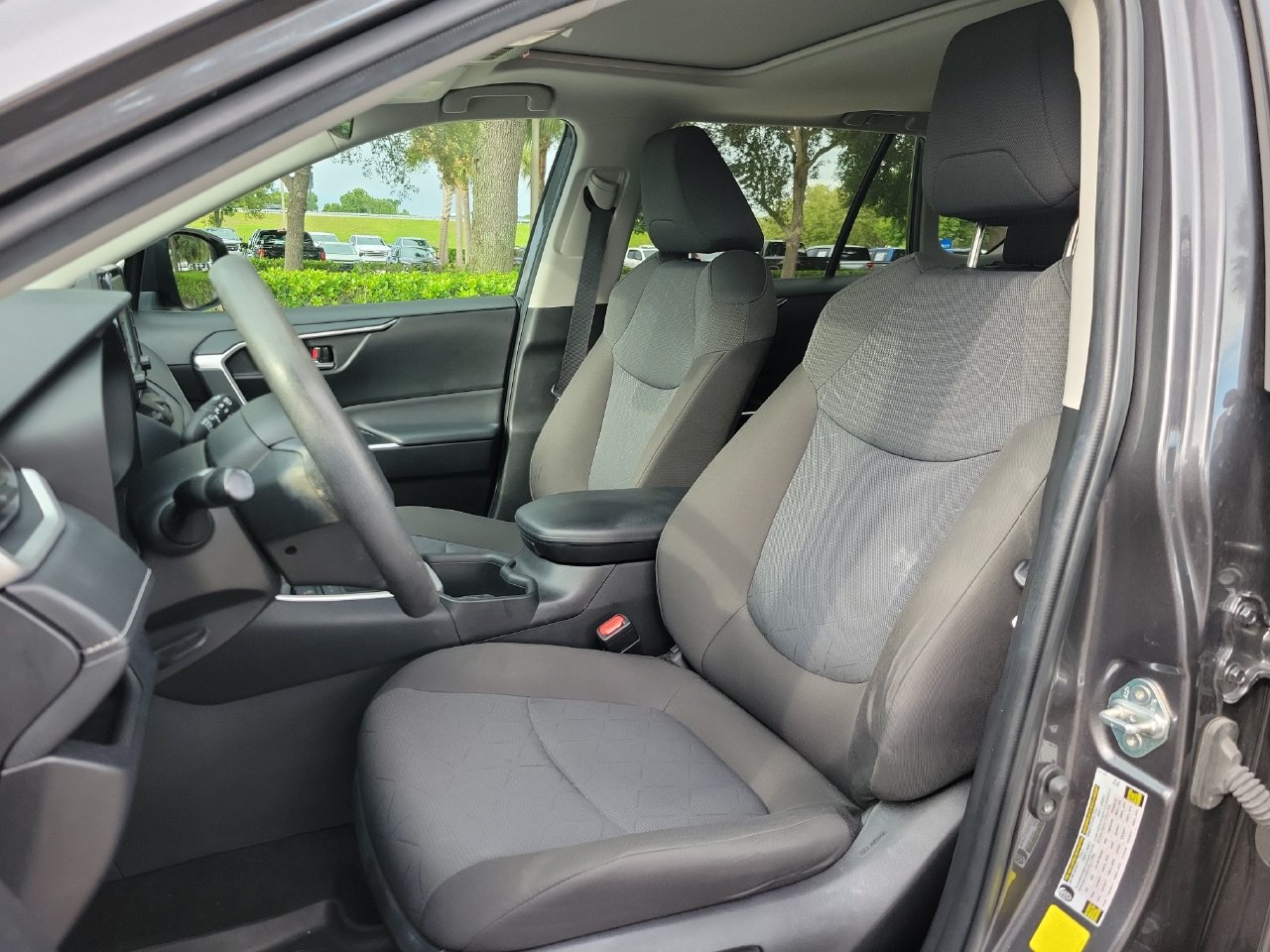 Used 2022 Toyota RAV4 XLE w/ Convenience Package FWD image 17