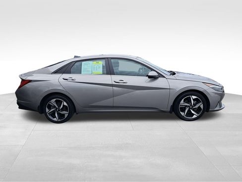 Used 2023 Hyundai Elantra Limited FWD image 7