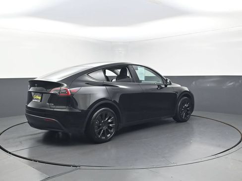 Used 2023 Tesla Model Y Long Range AWD/4WD image 7