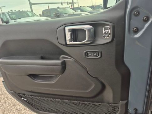 Used 2024 Jeep Wrangler Rubicon w/ XTREMEE 35" Tire Package image 19