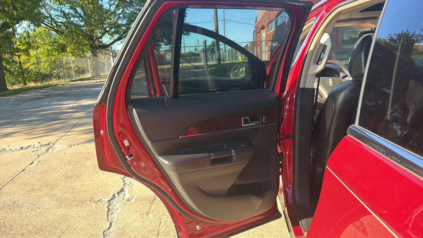 Used 2014 Lincoln MKX AWD w/ Equipment Group 102A image 5