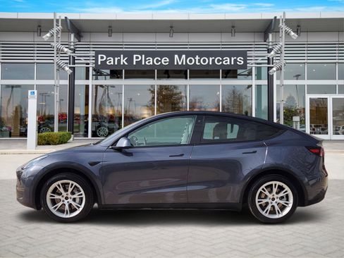 Used 2020 Tesla Model Y Long Range image 3