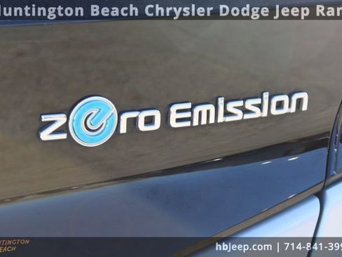 Used 2022 Nissan Leaf SV image 6