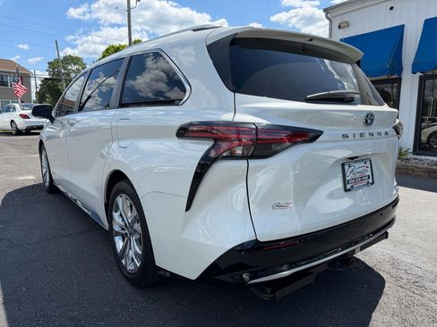 Used 2021 Toyota Sienna Platinum FWD image 7
