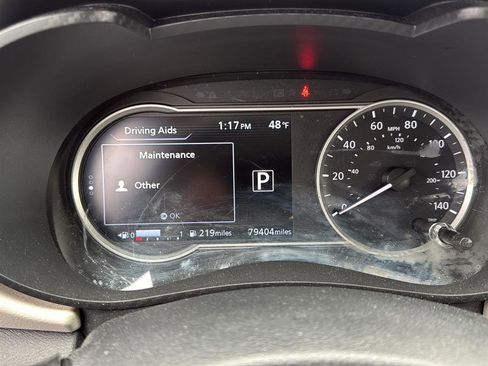 Used 2022 Nissan Versa SV image 3