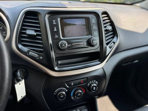 Used 2016 Jeep Cherokee Sport AWD/4WD image 16