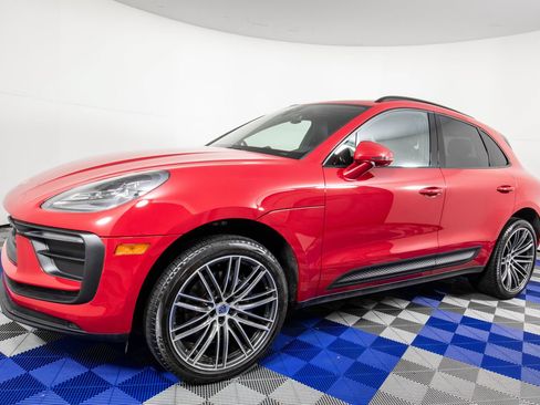 Used 2024 Porsche Macan w/ Premium Plus Package AWD/4WD image 2