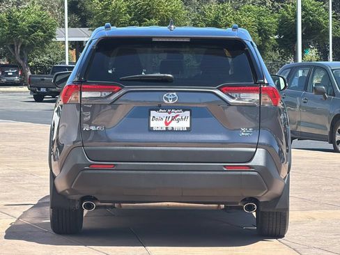 Used 2025 Toyota RAV4 XLE AWD/4WD image 5