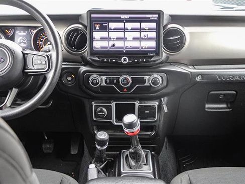 Used 2018 Jeep Wrangler Unlimited Sport image 13