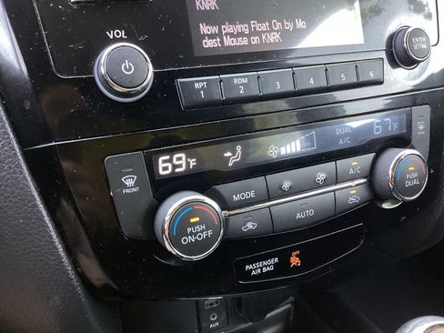 Used 2017 Nissan Rogue SV AWD/4WD image 15