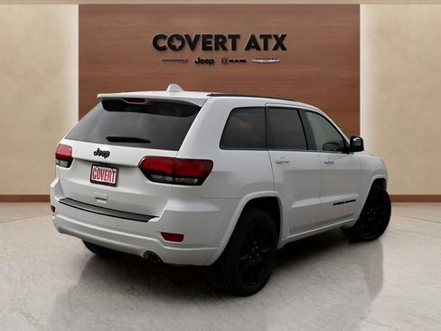 Used 2022 Jeep Grand Cherokee Laredo X RWD image 5