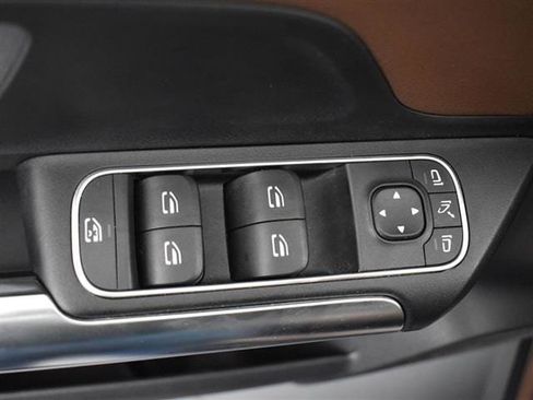 Used 2022 Mercedes-Benz GLA 250 4MATIC w/ Premium Package Lite image 12