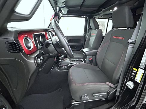 Used 2022 Jeep Wrangler Unlimited Rubicon w/ Cold Weather Group AWD/4WD image 10