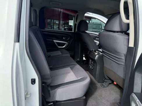 Used 2021 Nissan Titan SV w/ SV Convenience Package image 17