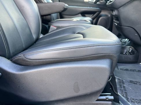 Used 2025 Chrysler Pacifica Select FWD image 59
