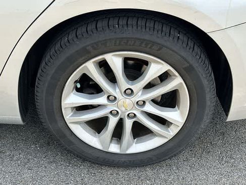 Used 2018 Chevrolet Malibu LT FWD image 5