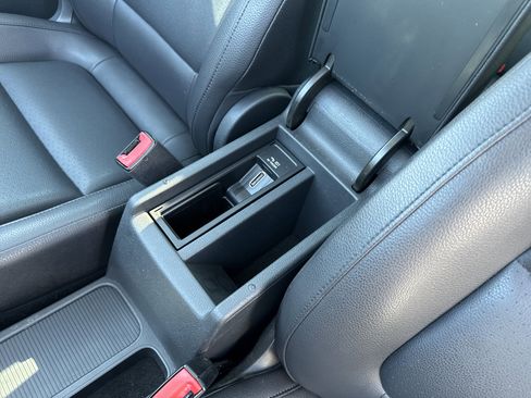 Used 2011 Volkswagen Tiguan S image 12