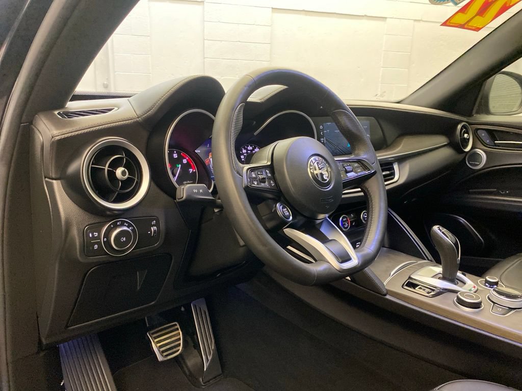 Used 2022 Alfa Romeo Stelvio Ti AWD/4WD image 19
