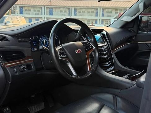 Used 2019 Cadillac Escalade Luxury RWD image 7