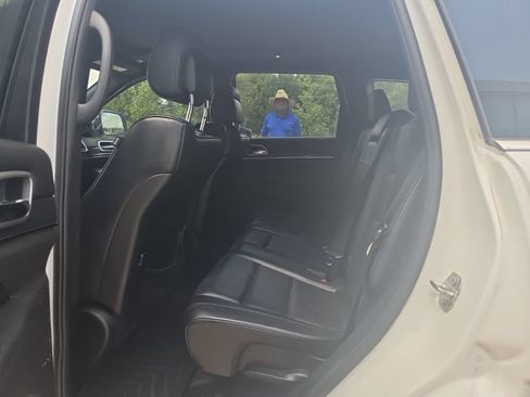 Used 2018 Jeep Grand Cherokee Overland RWD image 10